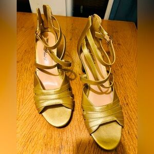 Beautiful size 11 Gold dressy Sandals, worn once